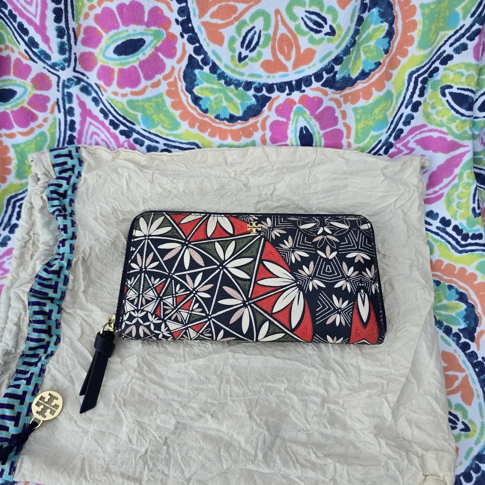 Tory Burch Navy, Red, White & Green Floral Zip Wallet - Picture 4 of 9